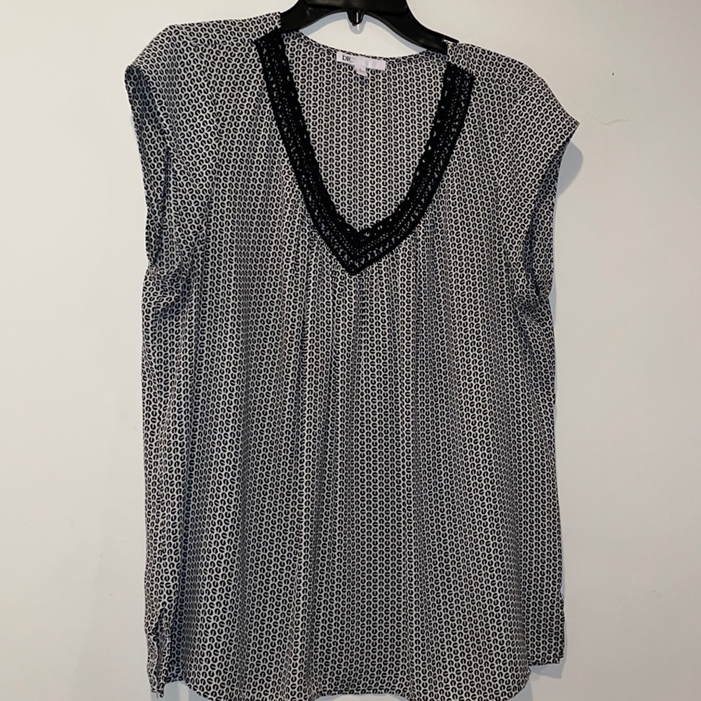 Black and cream print lace collar blouse
